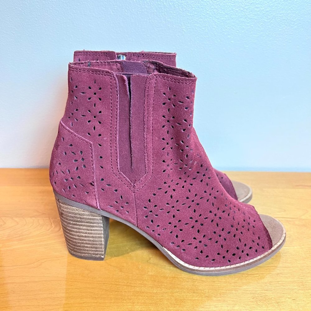 Toms Size 7.5 Red Wine Suede Leather Perforated‎ Open Toe Booties Boots Shoes
